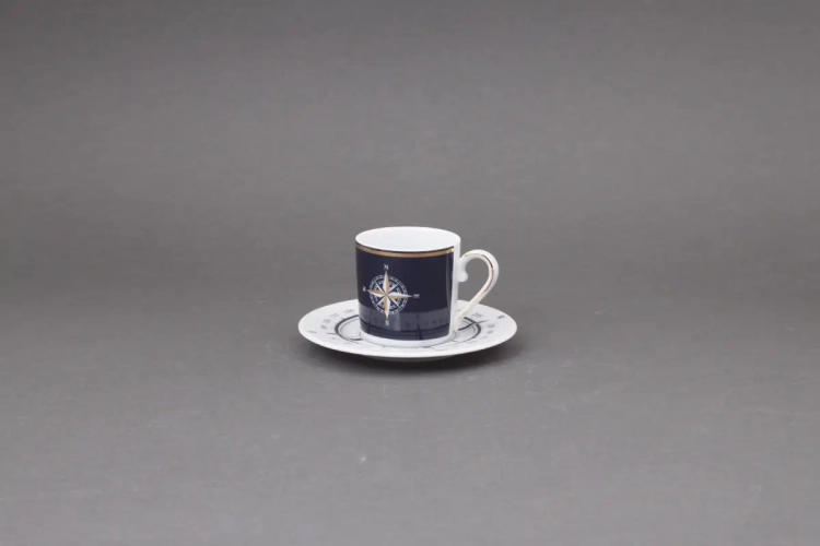 granatowa filiżanka espresso z różą wiatrów. Dla żeglarzy i nie tylko