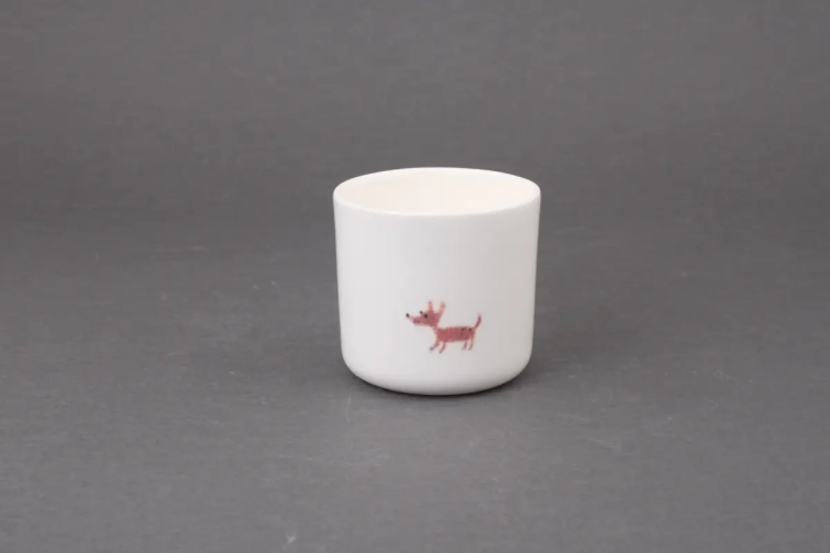 Porcelanowy kubek bez ucha z rysunkiem pieska