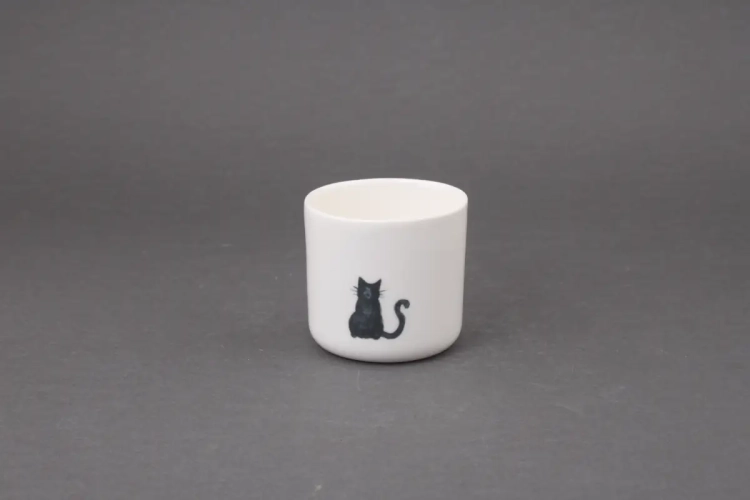Porcelanowy kubek do kawy z czarnym kotem Czynie Ceramics