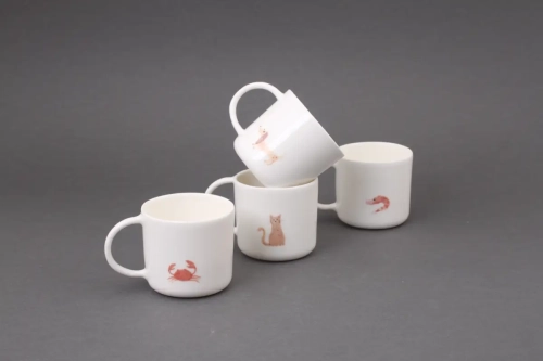 Kubeczki z uchem z porcelany z rysunkami Czynie Ceramics