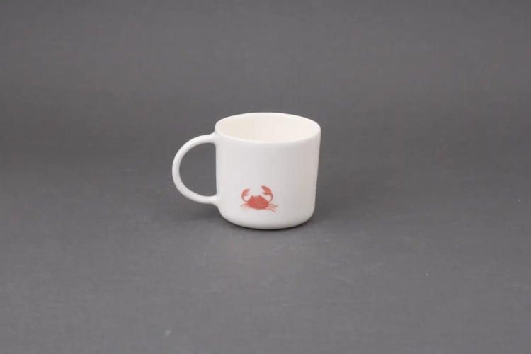 Kubeczek do kawy z uchem z rysunkiem czerwonego kraba czynie ceramics