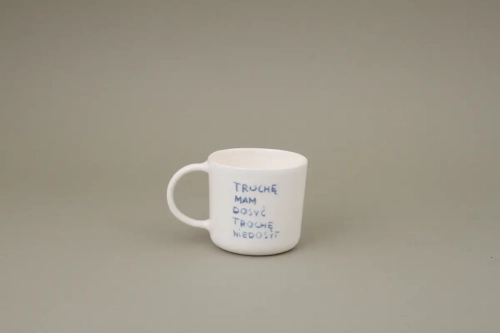 Trochę mam dosyć trochę niedosyt - kubek z uchem i z napisem