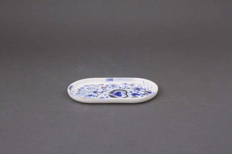 owalny talerzyk z rantem z porcelany