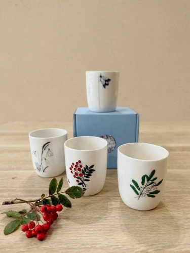 czarki porcelanowe z kwiatami Hvilka
