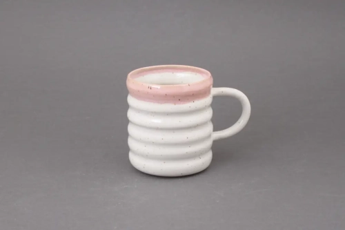 Kubek oponka z różowym rantem Ronja Ceramics