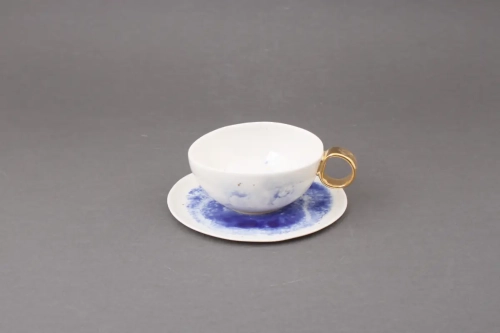 porcelanowa filiżanka do herbaty z delikatnym kobaltem Magda Konior
