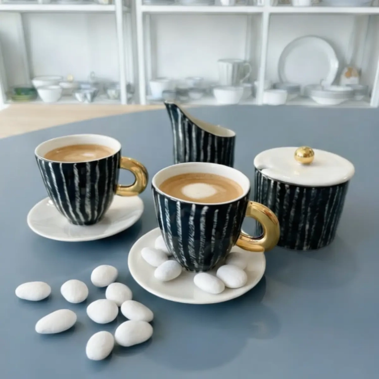 zestaw dwóch filiżanek 110 ml, cukiernica i mlecznik