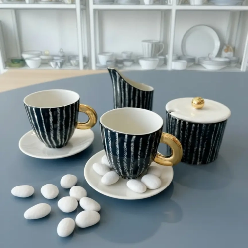 zestaw do kawy typu machiatto czy cappuccino