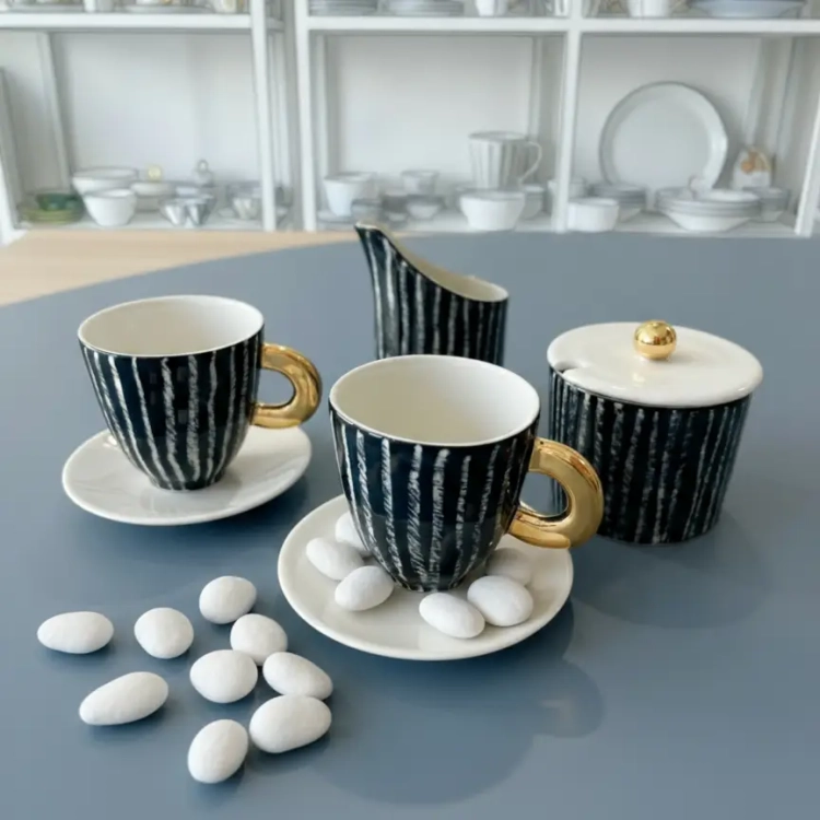 zestaw do kawy typu machiatto czy cappuccino