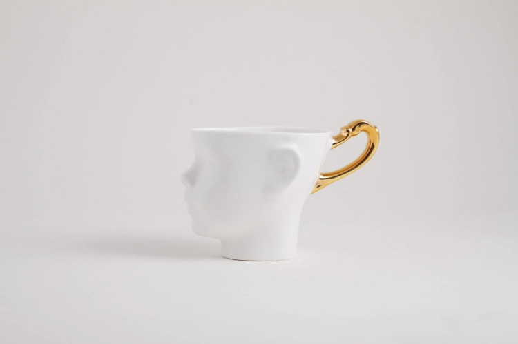 Kubek główka ze złotym uchem Ende Ceramics