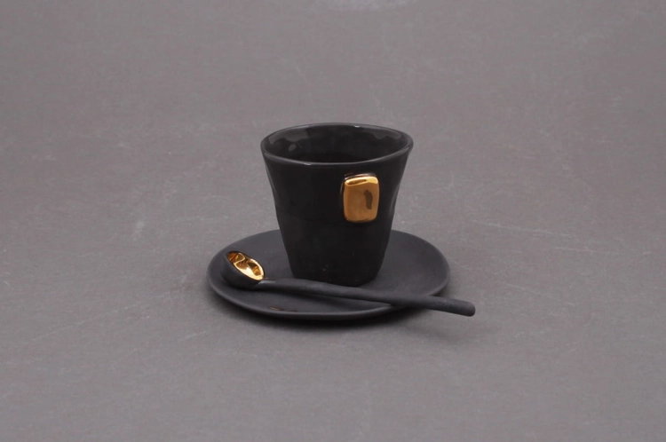 Czarka espresso czarna Magdalena Konior