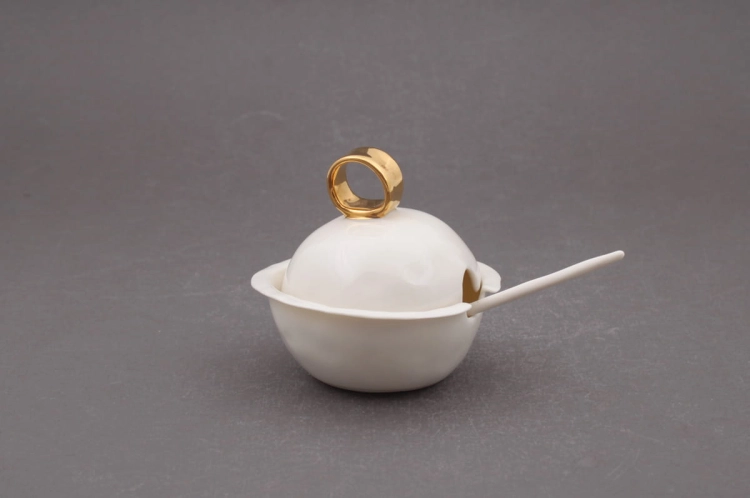 Porcelanowa cukiernica malowana złotem